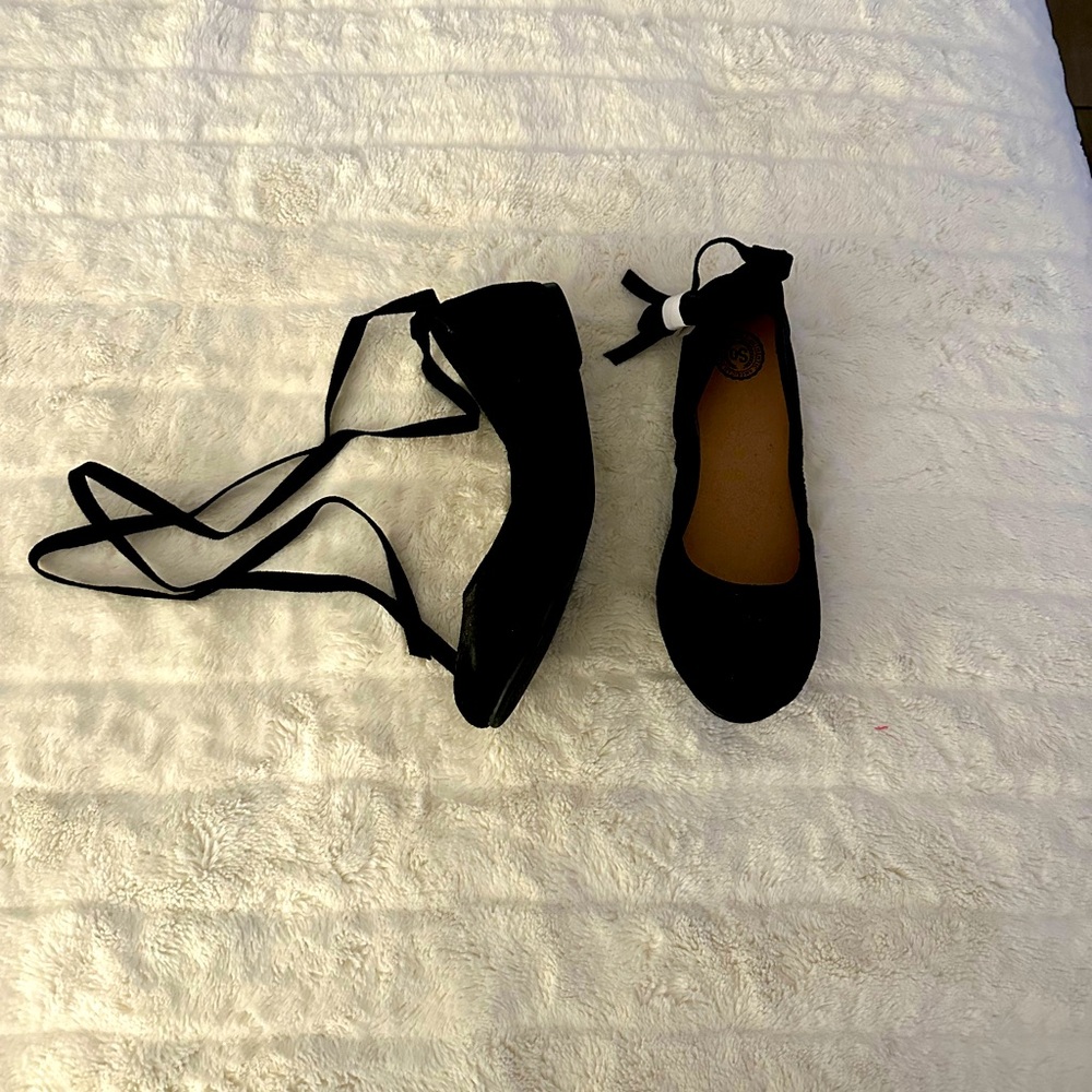 SO Black ballerina lace up ankle flats